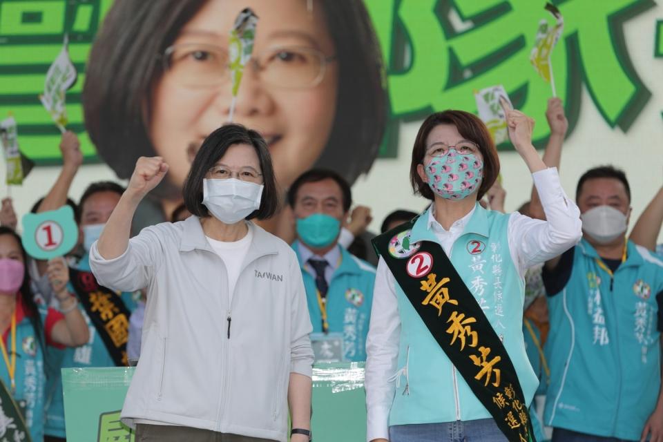 蔡英文多次為黃秀芳站台。 黃秀芳競選總部/提供