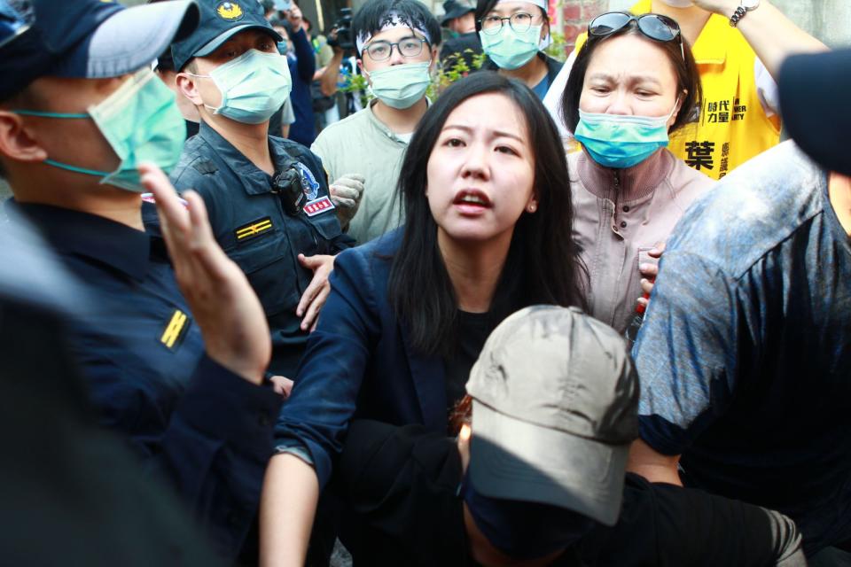 時代力量在黨籍台中議員吳佩芸（圖中）所在的選區，僅獲得不到4千票。王乙徹攝