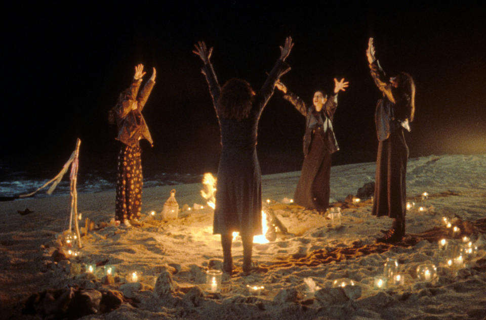 Robin Tunney, Fairuza Balk, Rachel True and Neve Campbell crowded around a fire, performing a ritual in a scene from the film 'The Craft', 1996.<span class="copyright">Columbia Pictures/Getty Images</span>