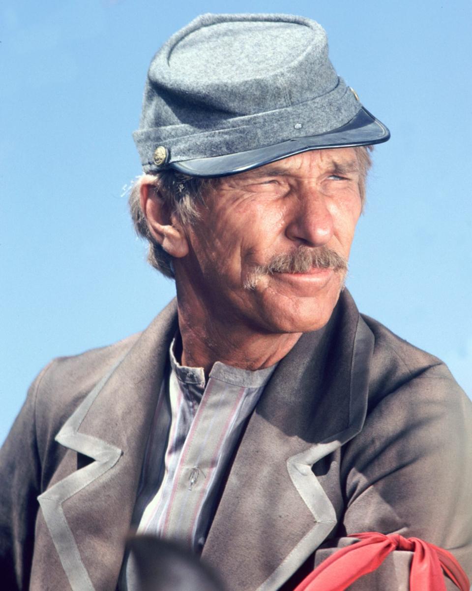 L Q Jones, US actor, wearing a Confederate army uniform in a publicity portrait issued for the film, 'Major Dundee', Mexico, 1965. The US civil war film, directed by Sam Peckinpah (1925–1984), starred Jones as 'Arthur Hadley'. (Photo by Silver Screen Collection/Getty Images)