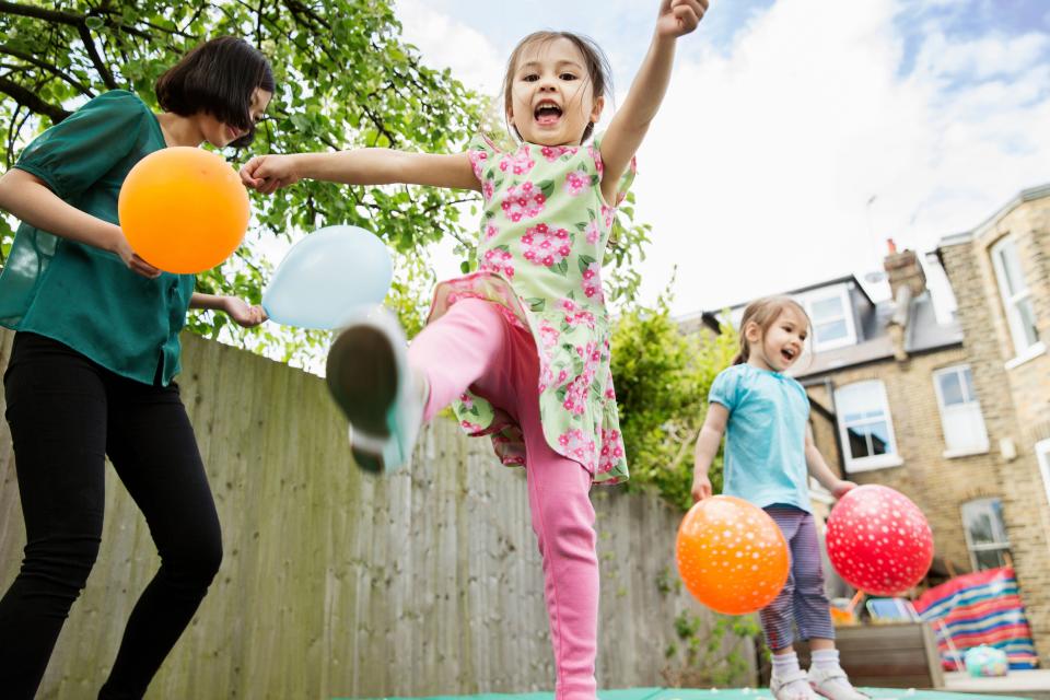 There are plenty of <a href="https://www.huffpost.com/entry/best-outdoor-toys-for-toddlers_n_5b311084e4b0321a01d3f9de" target="_blank" rel="noopener noreferrer">outdoor toys for toddlers</a> and older kids that are perfect for spaces as small as a balcony, patio or cramped front garden. (Igor Emmerich via Getty Images)