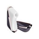 <p>Les qualités du Satisfyer ne sont plus à prouvées. Alors quand vient la version mini, on adhère. Le Satisfyer Pro Traveler, dont le principe est le même que son grand frère – une stimulation clitoridienne sans contact direct avec le clitoris – propose 11 niveaux d’intensité et ne mesure que 9 centimètres. Il est chic, waterproof, et autonome pendant 90 minutes.</p><p>39,95 euros</p><br><a href="https://www.satisfyer.com/fr/produits/technologie-a-air-pulse-air-pulse/stimulateurs-a-air-pulse-air-pulse/38/traveler" rel="nofollow noopener" target="_blank" data-ylk="slk:Acheter;elm:context_link;itc:0;sec:content-canvas" class="link ">Acheter</a>