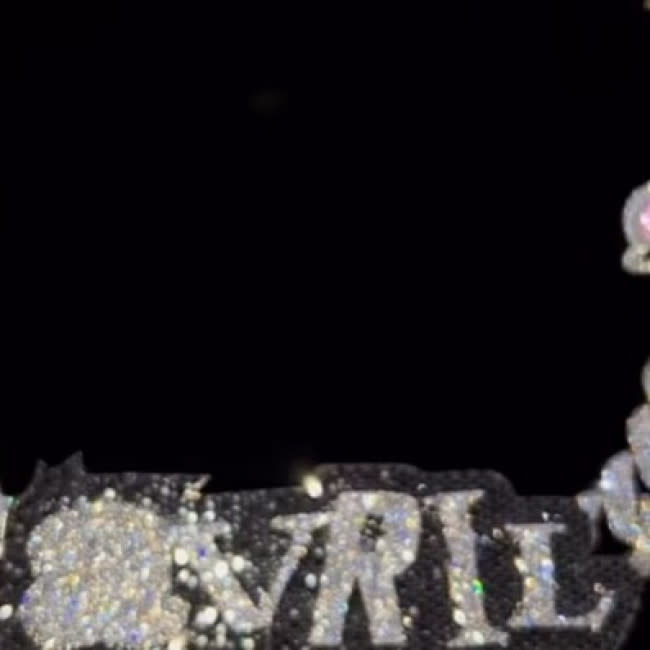 Tyga compra a Avril Lavigne un collar de diamantes hecho a la medida credit:Bang Showbiz