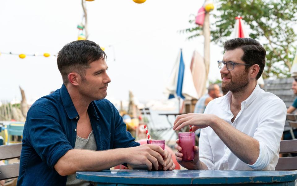 Aaron (Luke Macfarlane, links) und Bobby (Billy Eichner) passen auf den ersten Blick nicht wirklich zusammen. (Bild: 2022 Universal Studios)