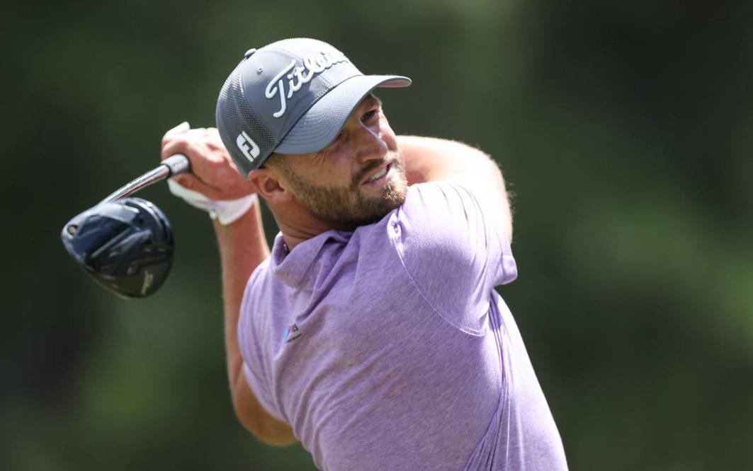 Scott hits 35-yard drive on Quail Hollow's 18th - NBC Sports