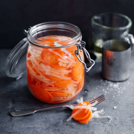 HD-201304-r-carrot-and-daikon-pickles.jpg