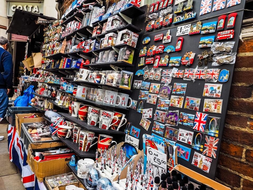 Wall of London-related souvenirs, including magnets, mugs, and pens