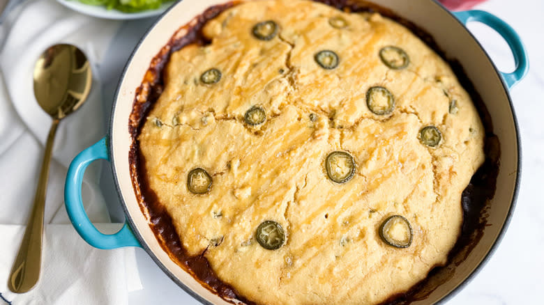 jalapeño cornbread-topped skillet taco pie