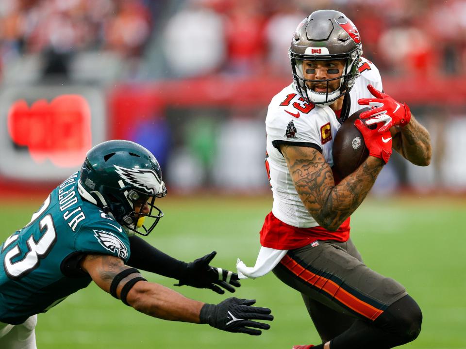 Tampa Bay Buccaneers wide receiver Mike Evans makes a catch defended by Philadelphia Eagles safety Rodney McLeod.