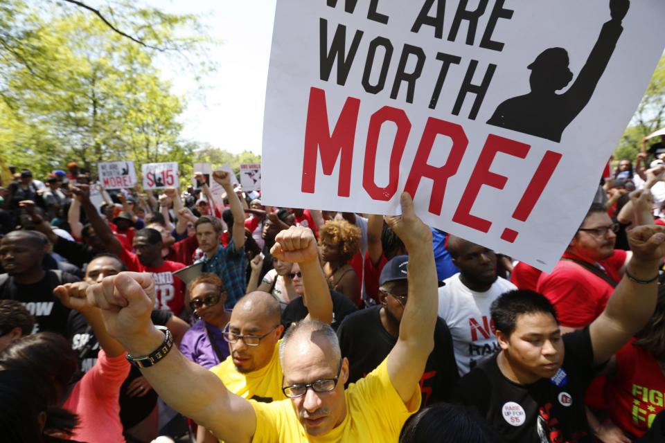 Demonstrators chant in the driveway during a protest at the McDonald's headquarters in Oak Brook, Illinois, May 21, 2014. (REUTERS/Jim Young)