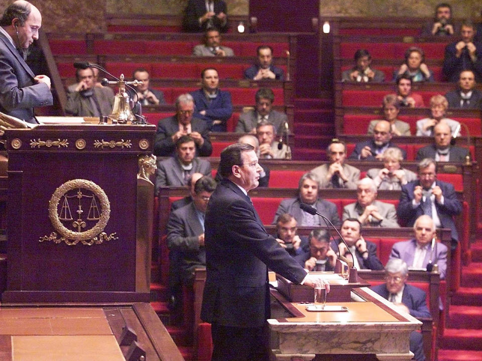 29. November 1999: Gerhard Schröder vor der französischen Nationalversammlung