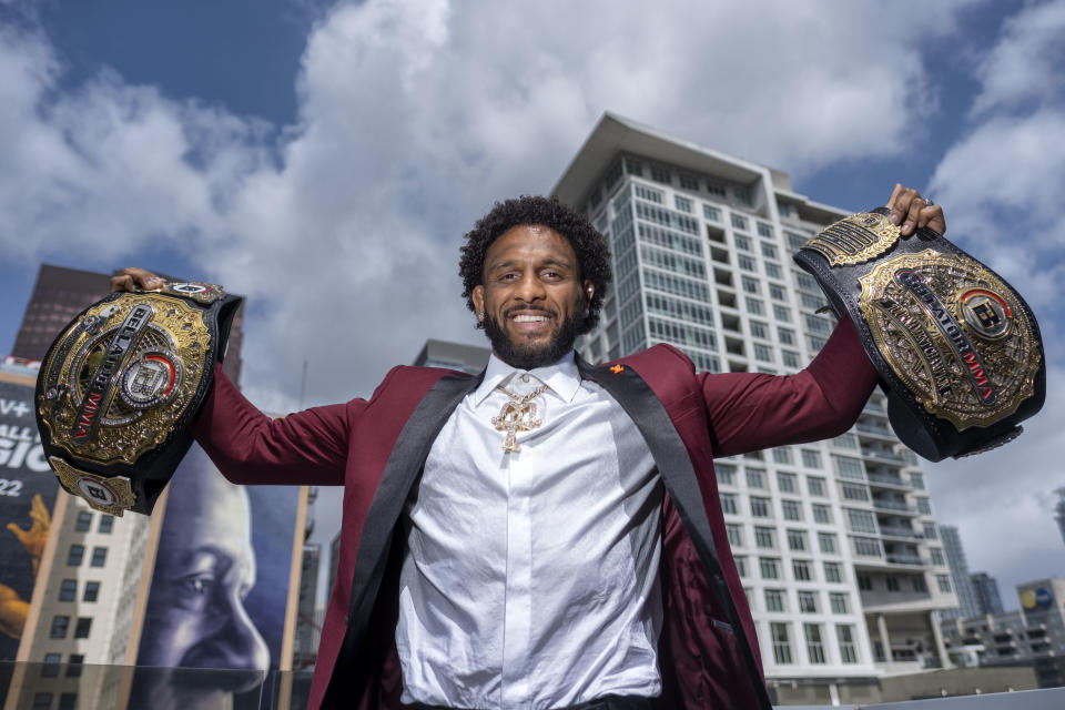 Los Ángeles, CA - 11 de abril: El campeón de peso pluma de Bellator AJ McKee durante una conferencia de prensa para Bellator 277 en el Museo Grammy en LA Live en Los Ángeles, el lunes 11 de abril de 2022. (Foto de Hans Gutknecht/MediaNews Group/Los Angeles Daily News a través de Getty Images)