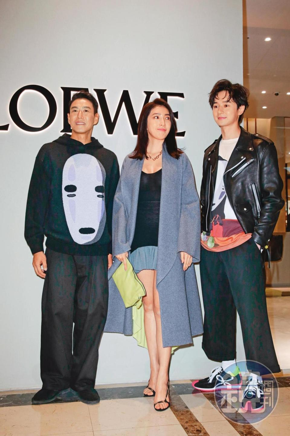 張軒睿（右）、加賀美智久（左）在劇中是情敵，兩人現身LOEWE新店開幕，而跟著楊謹華（中）的目光看去，知道她愛誰了吧？