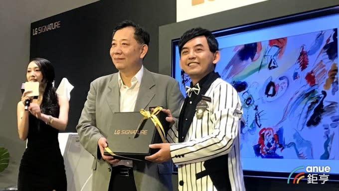 LG 家電高階旗艦品牌 SIGNATURE 今 (25) 舉辦品牌活動，台灣 LG 電子家電副總羅時景表示，LG SIGNATURE 智慧型家電上市後，帶動品牌形象及整體營收動能，累積前 5 個月銷售量年增 15%。