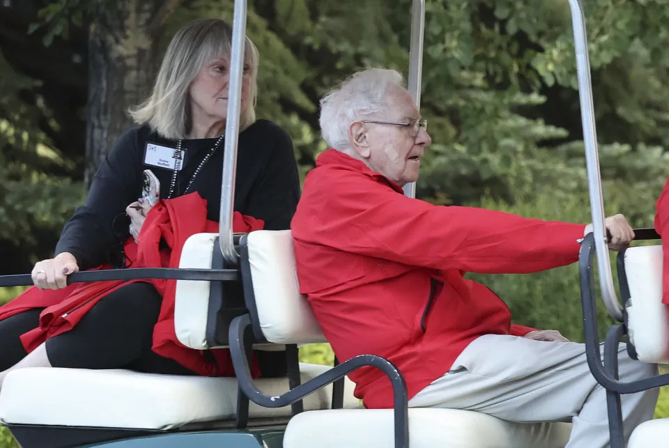 SUN VALLEY, IDAHO - JULY 06: Warren Buffett, CEO of Berkshire Hathaway, rides to a morning session during the Allen &amp; Company Sun Valley Conference on July 06, 2022 in Sun Valley, Idaho. The world's most wealthy and powerful businesspeople from the media, finance, and technology will converge at the Sun Valley Resort this week for the exclusive conference. (Photo by Kevin Dietsch/Getty Images)