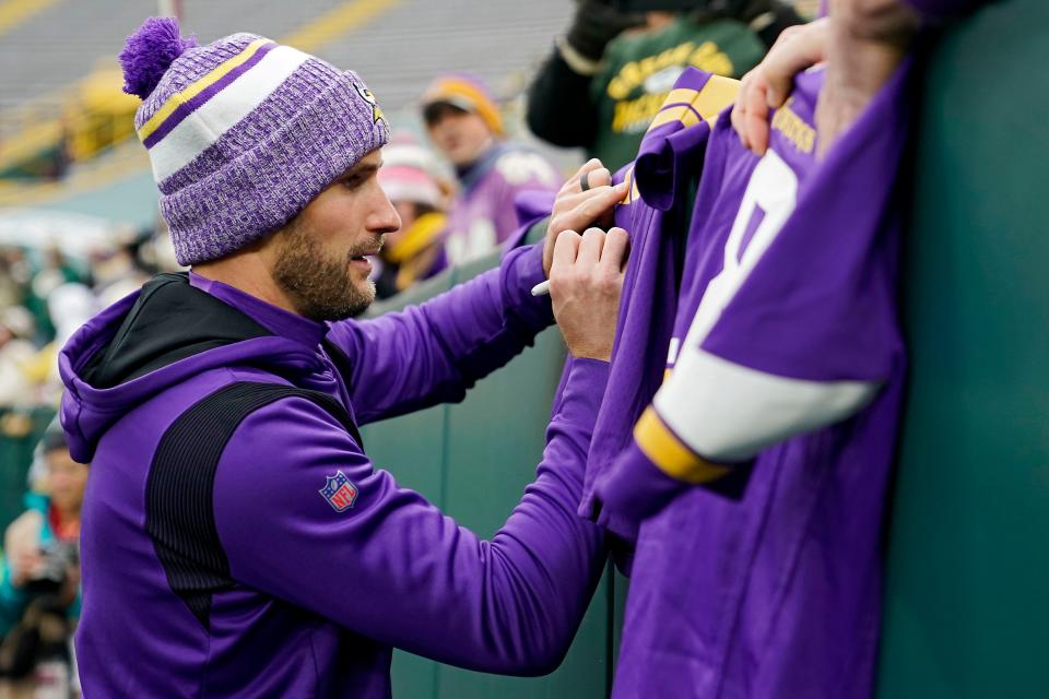 GREEN BAY, WISCONSIN - OCTOBER 29: Kirk Cousins #8 of the Minnesota Vikings signs autographs prior to a game against the Green Bay Packers at Lambeau Field on October 29, 2023 in Green Bay, Wisconsin. (Photo by Patrick McDermott/Getty Images)