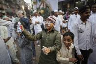 A boy sprays foam as he participates in a procession to mark Eid-e-Milad-ul-Nabi, or birthday celebrations of Prophet Mohammad in Mumbai January 14, 2014. REUTERS/Danish Siddiqui (INDIA - Tags: RELIGION SOCIETY)