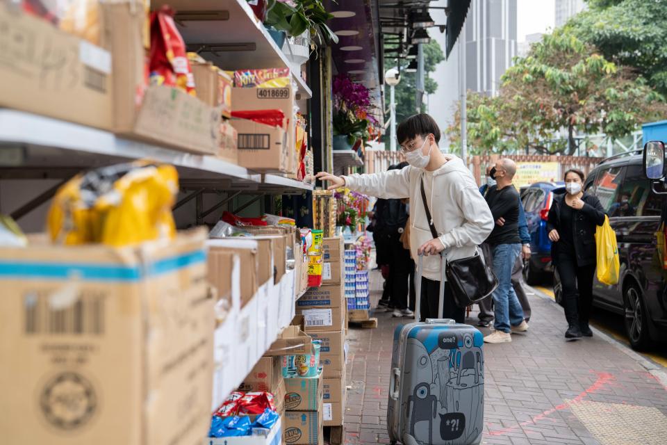 許先生指，內地疫情嚴重，港府應循序漸進才全面通關。