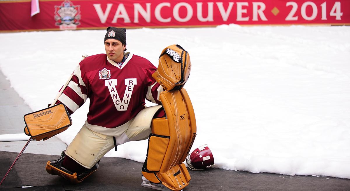 Luongo sent back to Florida on busy eve of NHL trade deadline