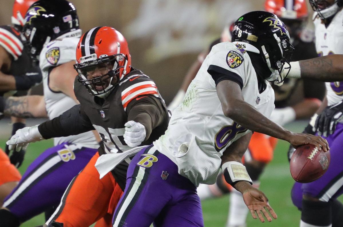 NFL's Steelers-Ravens game highlights need for a Covid playoff bubble