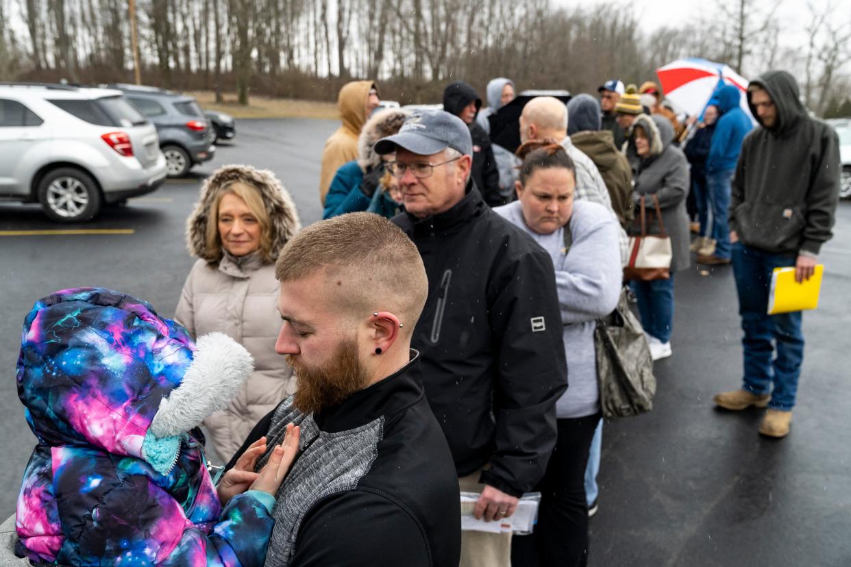 Locals wait for financial aid in East Palestine (Getty Images)