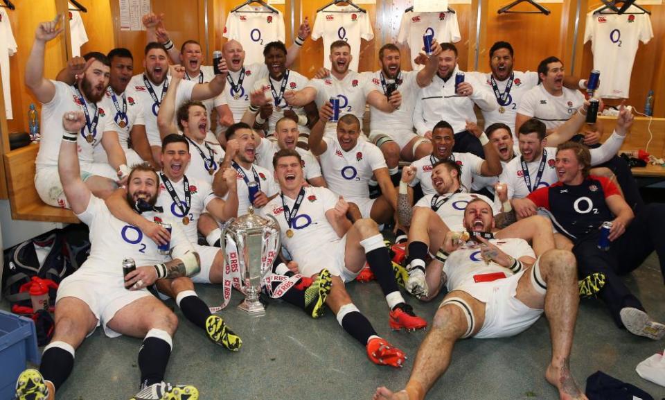 England’s players celebrate with the Six Nations trophy in 2016