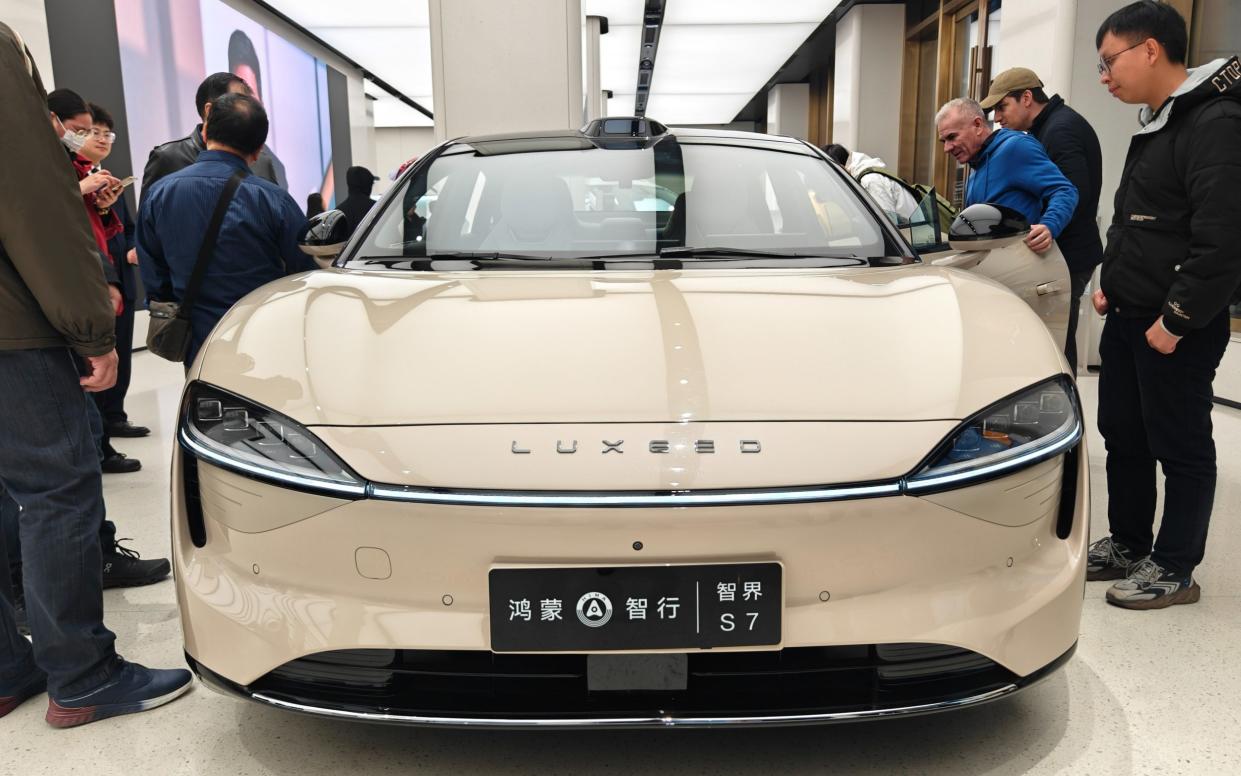 Luxeed S7 electric sedan