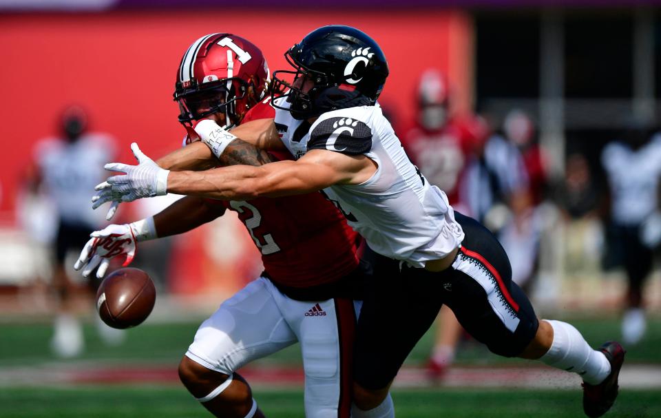 Cincinnati wide receiver Alec Pierce misses a pass under coverage from Indiana defensive back Reese Taylor.