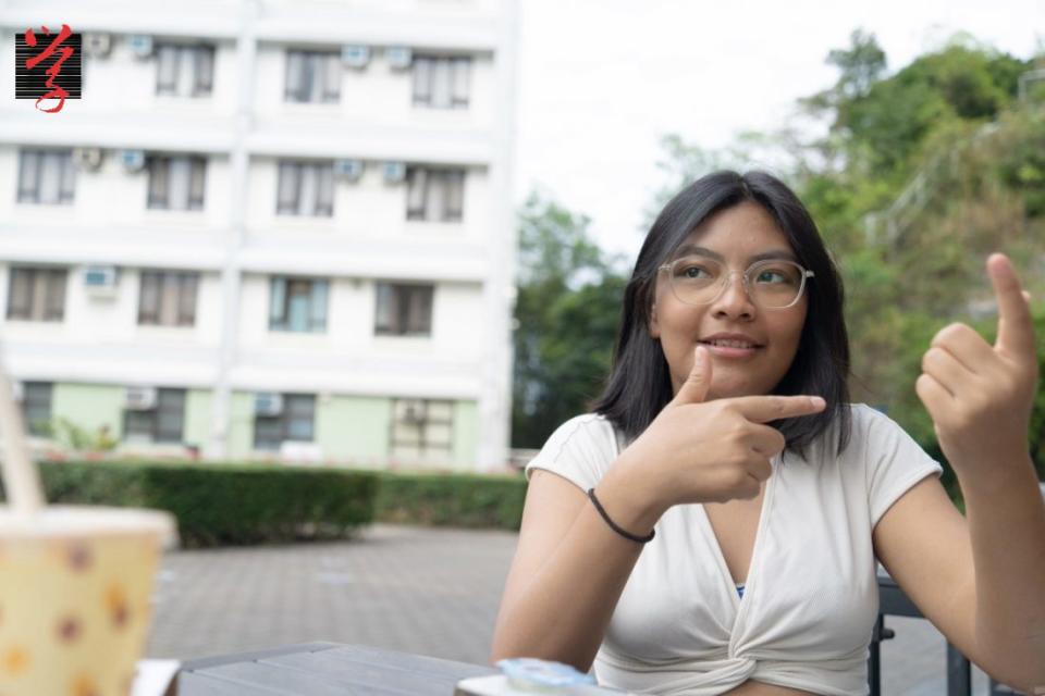 20歲的May來自緬甸在香港中文大學修讀全球研究。她表示，有些科目只有中文授課，讓她無法修讀。（林衍宏 攝）