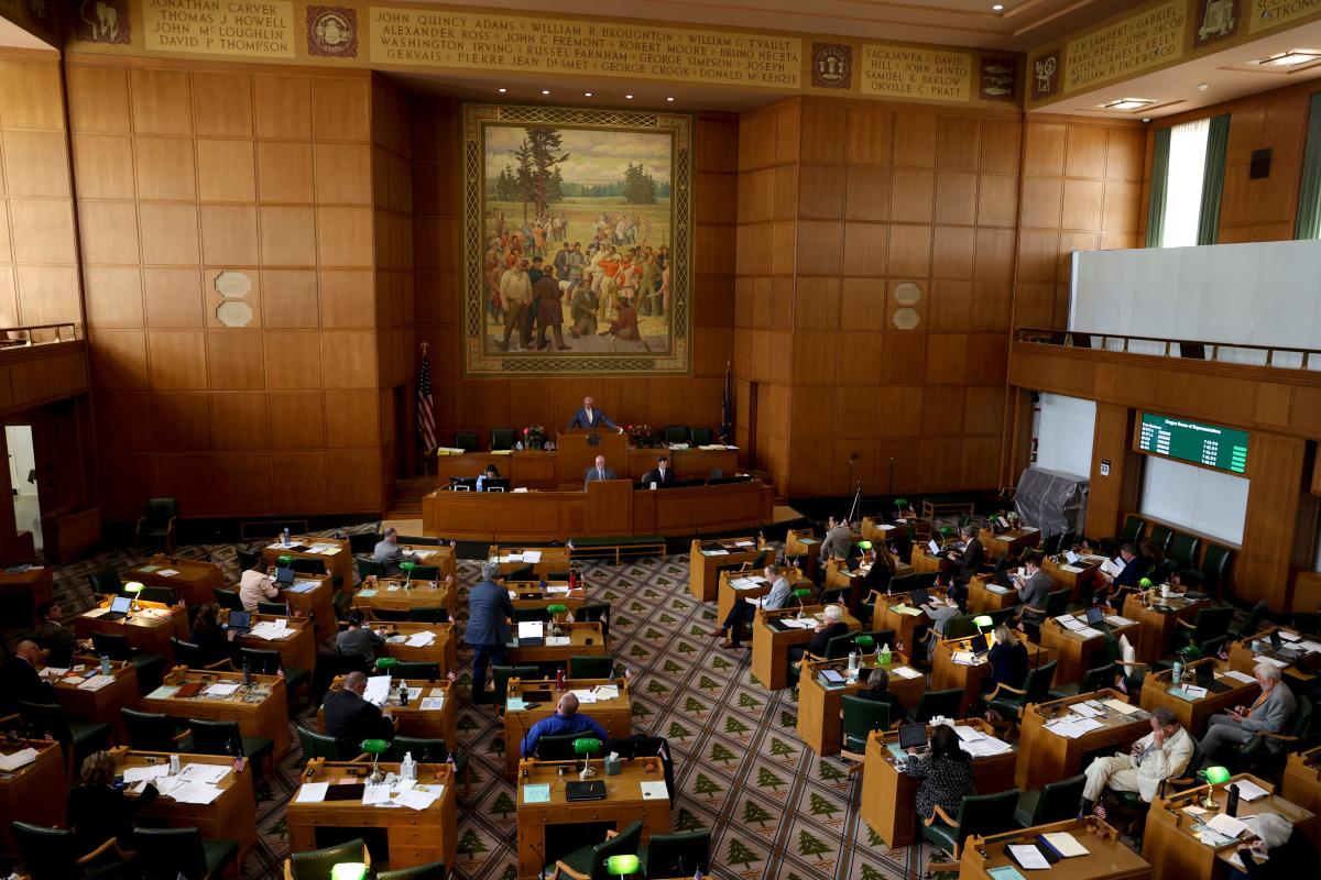 Депутатите от Орегон, които участваха в законодателните избори през 2023 г., официално са забранени за преизбиране