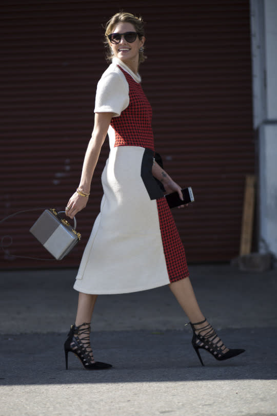 <p>Elegant and ladylike, this street style star accessories her houndstooth and beige two-piece with a Mark Cross bag and Aquazarra shoes.</p>