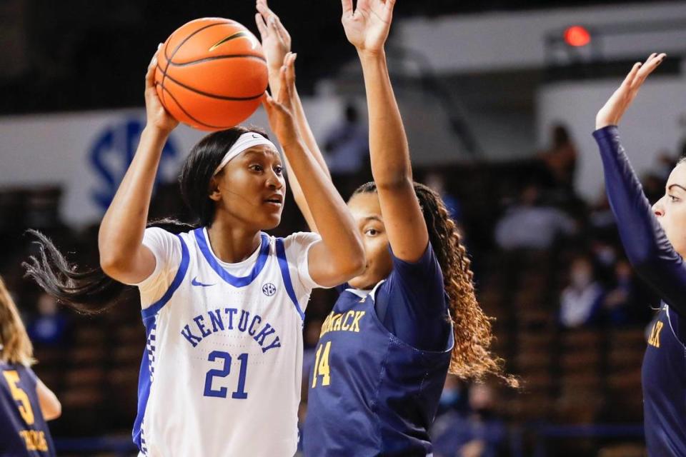 Kentucky forward Nyah Leveretter (21) looks to pass during Sunday’s win over Merrimack College.