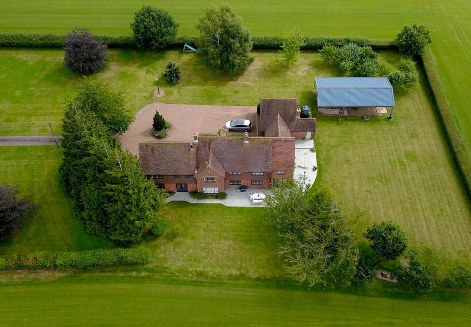 Una foto aérea de Quaking House Farm cerca de Kempsey en Worcestershire donde la policía encontró los restos de Brenda Venables en una fosa séptica subterránea (Tristan Potter/SWNS)