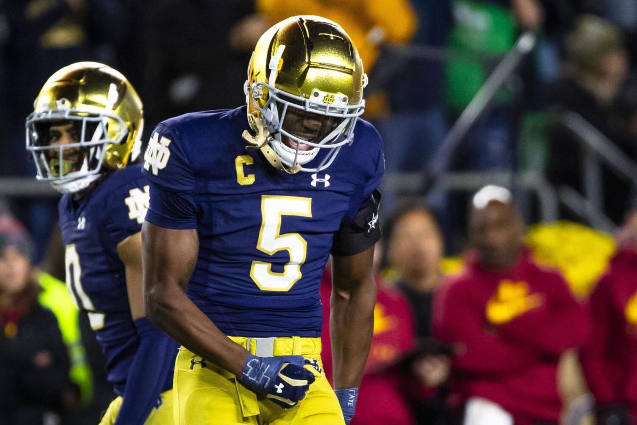 Notre Dame cornerback Cam Hart makes a fist.