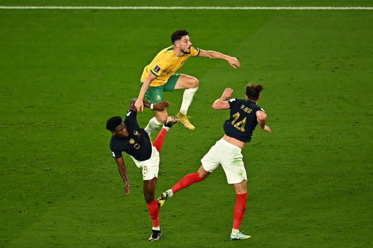 France's midfielder #08 Aurelien Tchouameni (L) and France's midfielder #14 Adrien Rabiot (R) fights for the ball with Australia's forward #07 Mathew Leckie during the Qatar 2022 World Cup Group D football match between France and Australia at the Al-Janoub Stadium in Al-Wakrah, south of Doha on November 22, 2022. (Photo by Anne-Christine POUJOULAT / AFP)