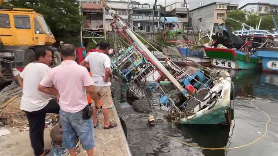 疫情缺工、設備老舊　宜蘭大溪漁港船隻沉船