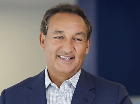 United Continental Holdings Inc CEO Oscar Munoz is seen in an undated handout picture courtesy of United Airlines. REUTERS/Courtesy of United Airlines/Handout