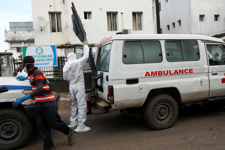 A health worker puts a stretcher into an ambulance outside of the Connaught Hospital in Freetown, Sierra Leone August 16, 2017. REUTERS/Afolabi Sotunde