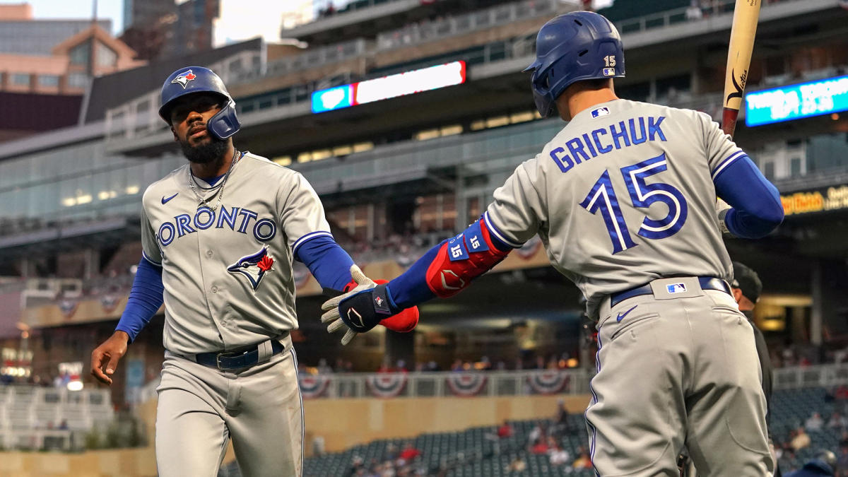 Blue Jays gain ground in Wild Card race with offensive outburst