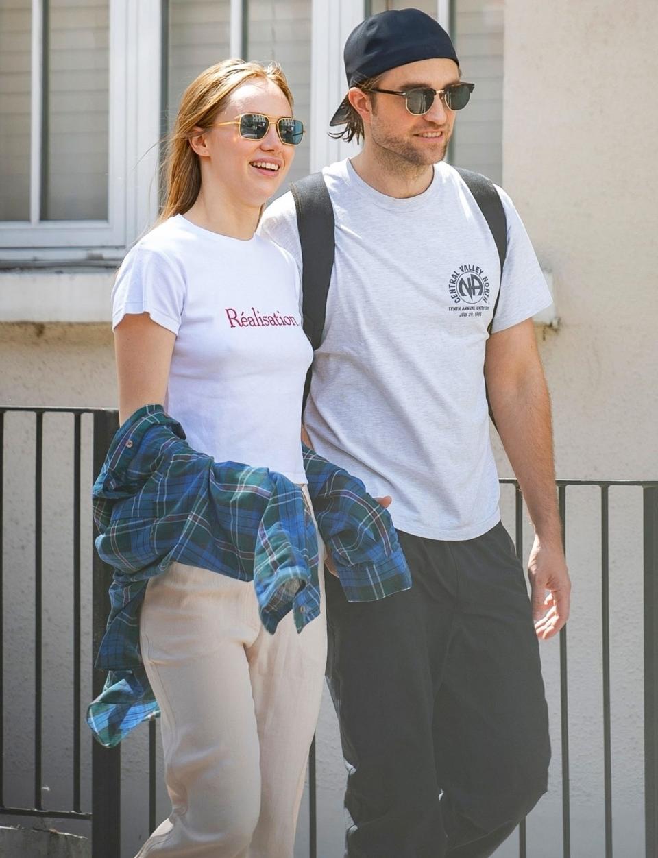 <p>Suki Waterhouse and Robert Pattinson have something to smile about while walking around London on Tuesday.</p>