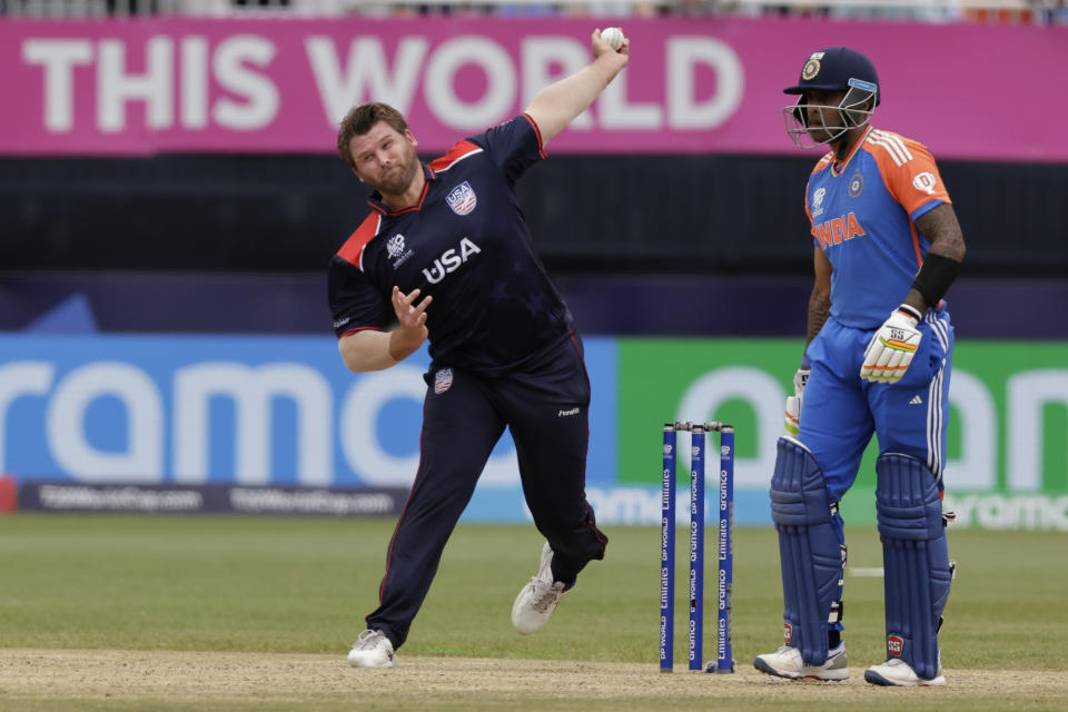 United States' Corey Anderson, left, bowls a delivery during the ICC Men's T20 World Cup cricket match between United States and India at the Nassau County International Cricket Stadium in Westbury, New York, Wednesday, June 12, 2024. (AP Photo/Adam Hunger)