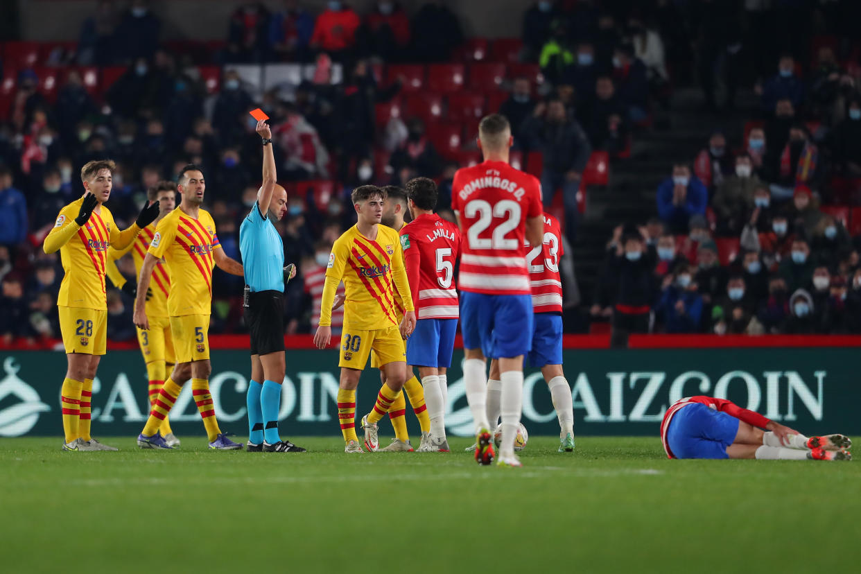 GRANADA, SPAIN - JANUARY 08: Referee shows a red card to Gavi of FC Barcelona during the La Liga Santander match between Granada CF and FC Barcelona at the Nuevo Estadio de Los Cármenes in Granada, Spain (Photo by Fran Santiago/Getty Images)