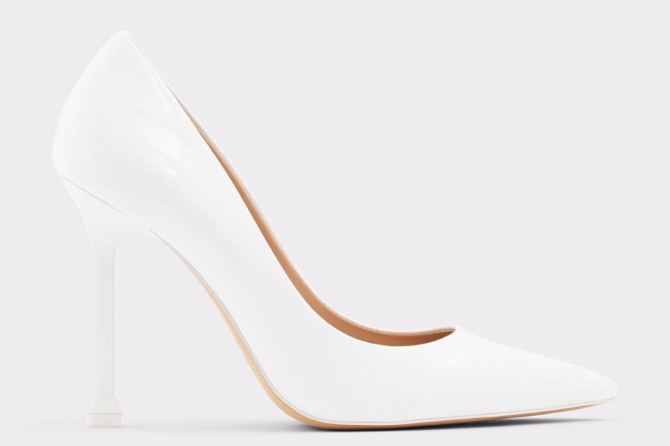 white pumps, heels, stiletto, pointed toe