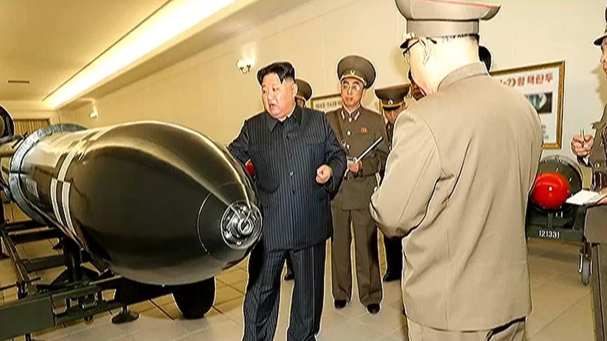 Kim Jong Un Inspecciona Cabezas Nucleares Y Advierte A Sus Vecinos Y A Eeuu 