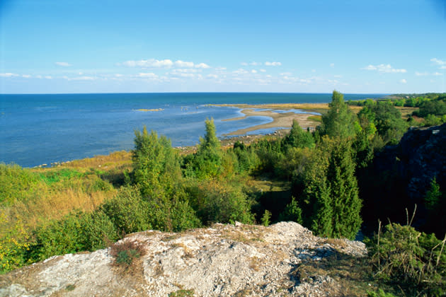 <b>Muhu, Estland</b><br><br>Estland ist nicht gerade für seine Inselwelt berühmt. Aber die Ostseeinseln des nördlichsten Land des Baltikums sind auf jeden Fall eine Reise wert. Etwa zwei Stunden von der Hauptstadt Tallinn entfernt liegt Muhu. Das beschauliche Eiland ist vor allem etwas für aktive Urlauber. Muhu lädt zum Radeln, Wandern, Reitern und zu langen Kajaktouren auf der Ostsee ein. Und Ruhe und Erholung sind bei nur 2000 Einwohnern und wenigen Touristen auch garantiert. Muhu ist ein echter Geheimtipp! (Bild: ddp images)