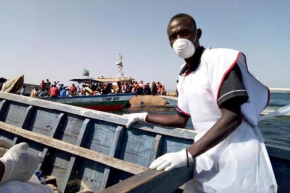 Red Cross volunteers during rescue operation near Ukerewe island in Lake Victoria, Tanzania (EPA)