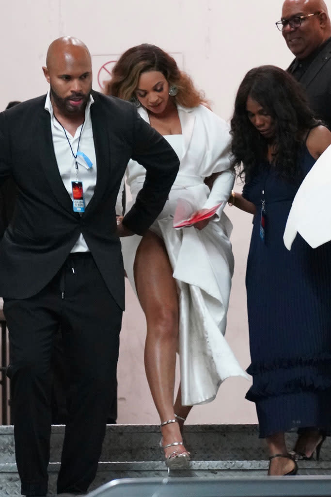 Beyoncé, balmain couture, dress, legs, giuseppe zanotti, sandals, celebrity style, naacp image awards