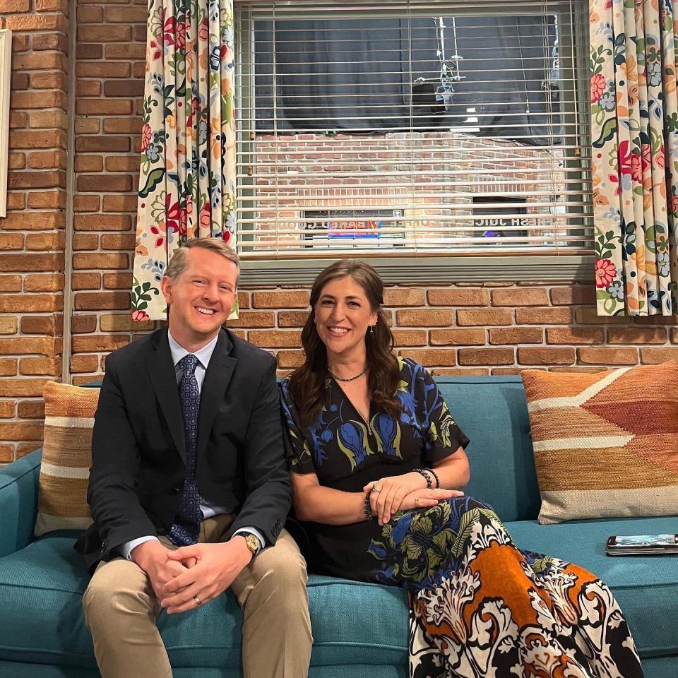 Mayim Bialik and Ken Jennings on the set of Call Me Kat