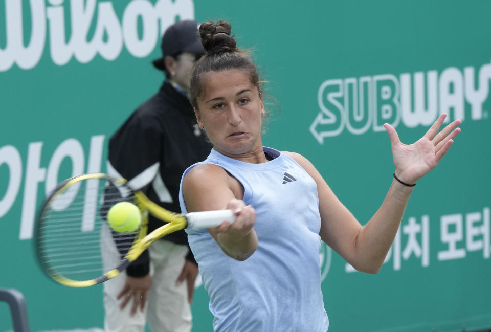 Emina Bektas of the United States returns a shot to Kimberly Birrell of Australia during their quarterfinal match of the Korea Open tennis championships in Seoul, South Korea, Friday, Oct. 13, 2023. (AP Photo/Ahn Young-joon)