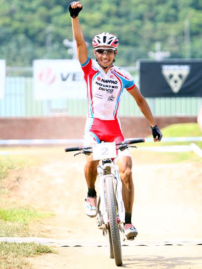 鐵山腳運動村越野賽，南寶樹脂隊黃世昌勇奪男子組總冠軍。自行車騎士協會／提供。